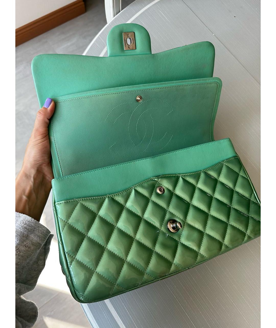 CHANEL Зеленая сумка через плечо из лакированной кожи, фото 5