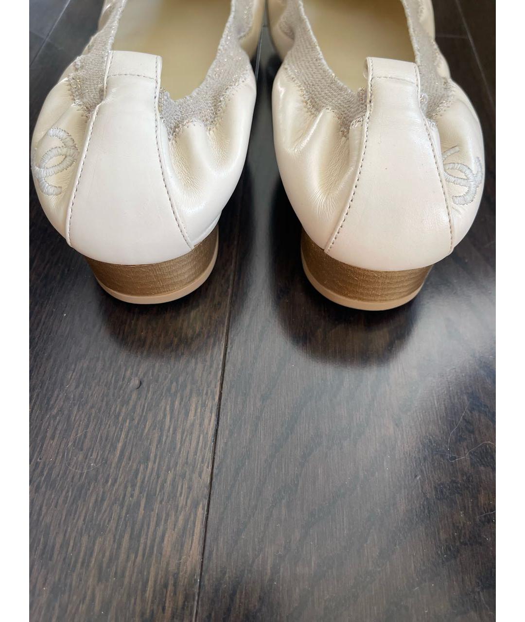 CHANEL PRE-OWNED Белые кожаные балетки, фото 4