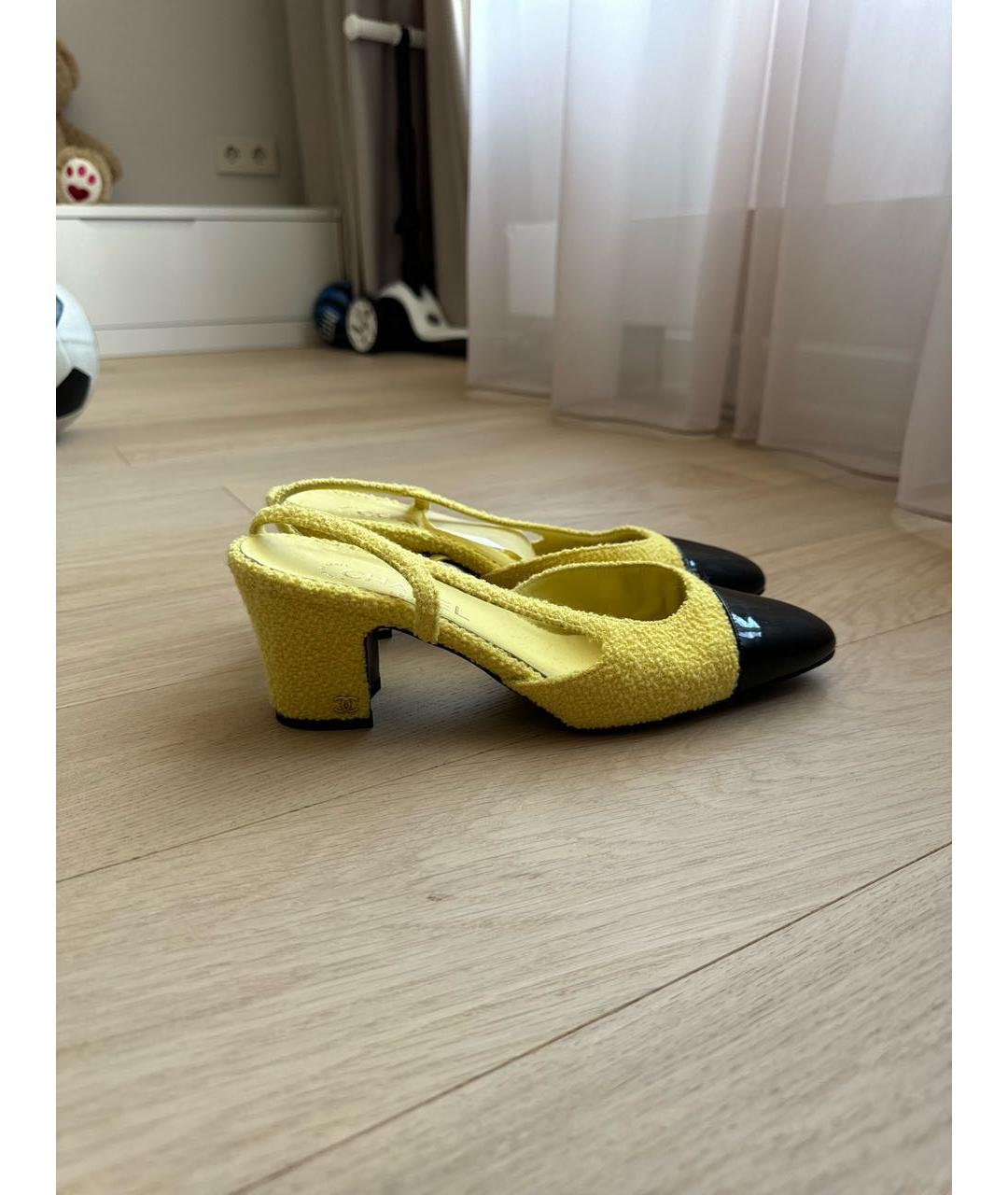 CHANEL PRE-OWNED Желтые кожаные лодочки на низком каблуке, фото 5