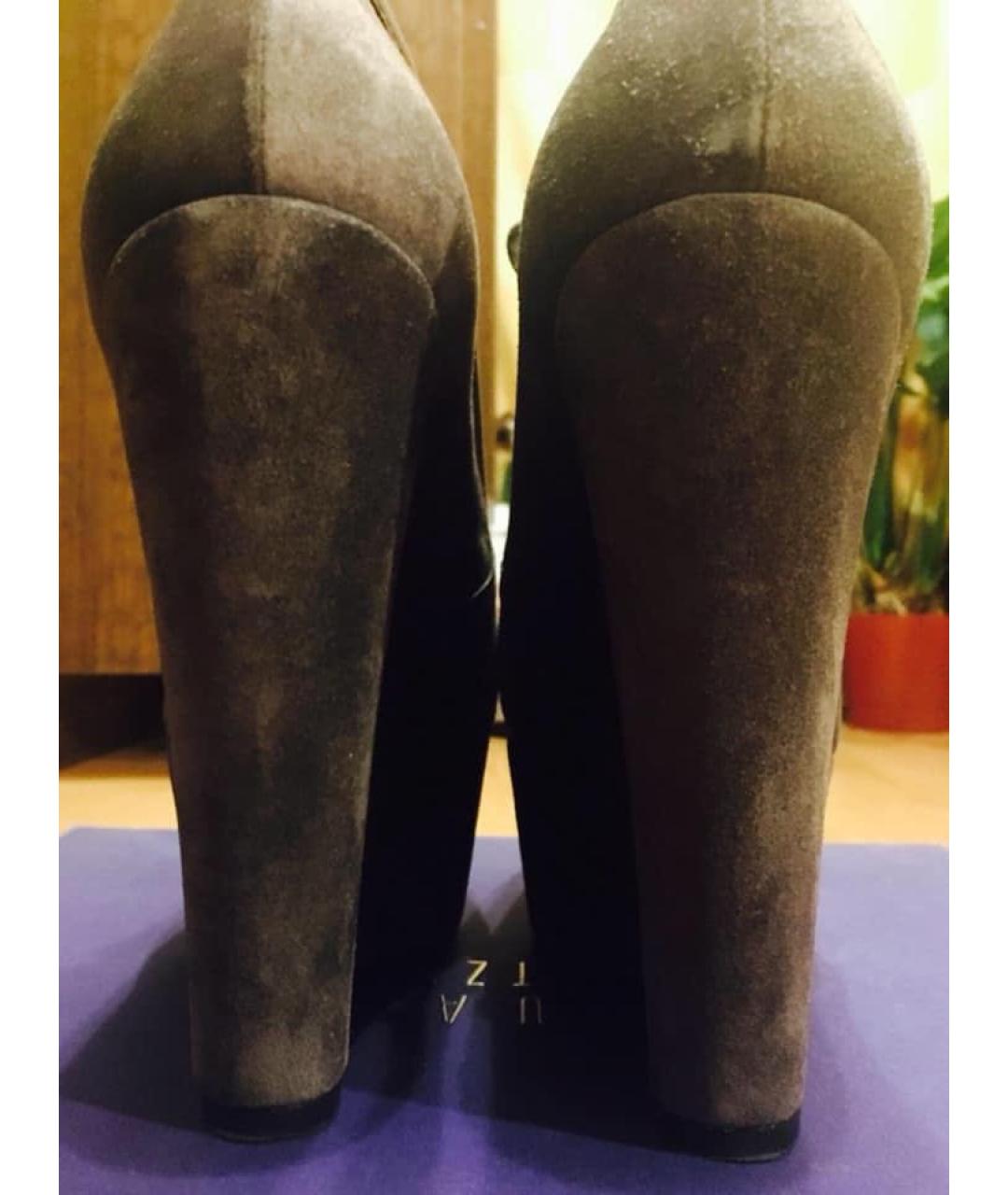 STUART WEITZMAN Коричневые замшевые ботильоны, фото 4