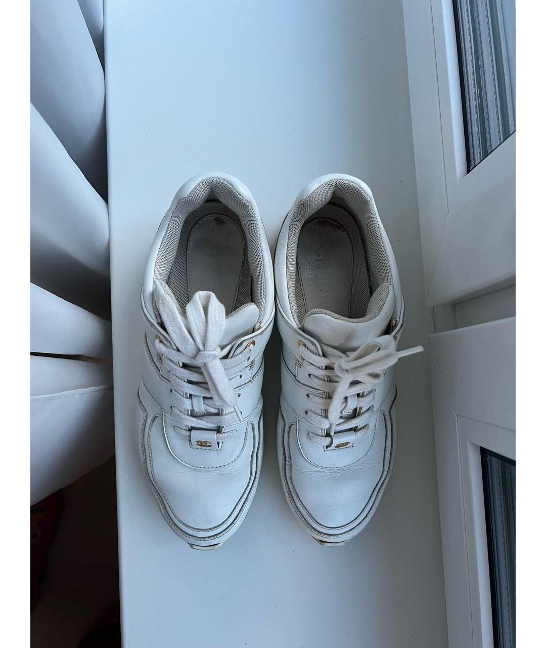 CHANEL Белые кожаные кроссовки, фото 3
