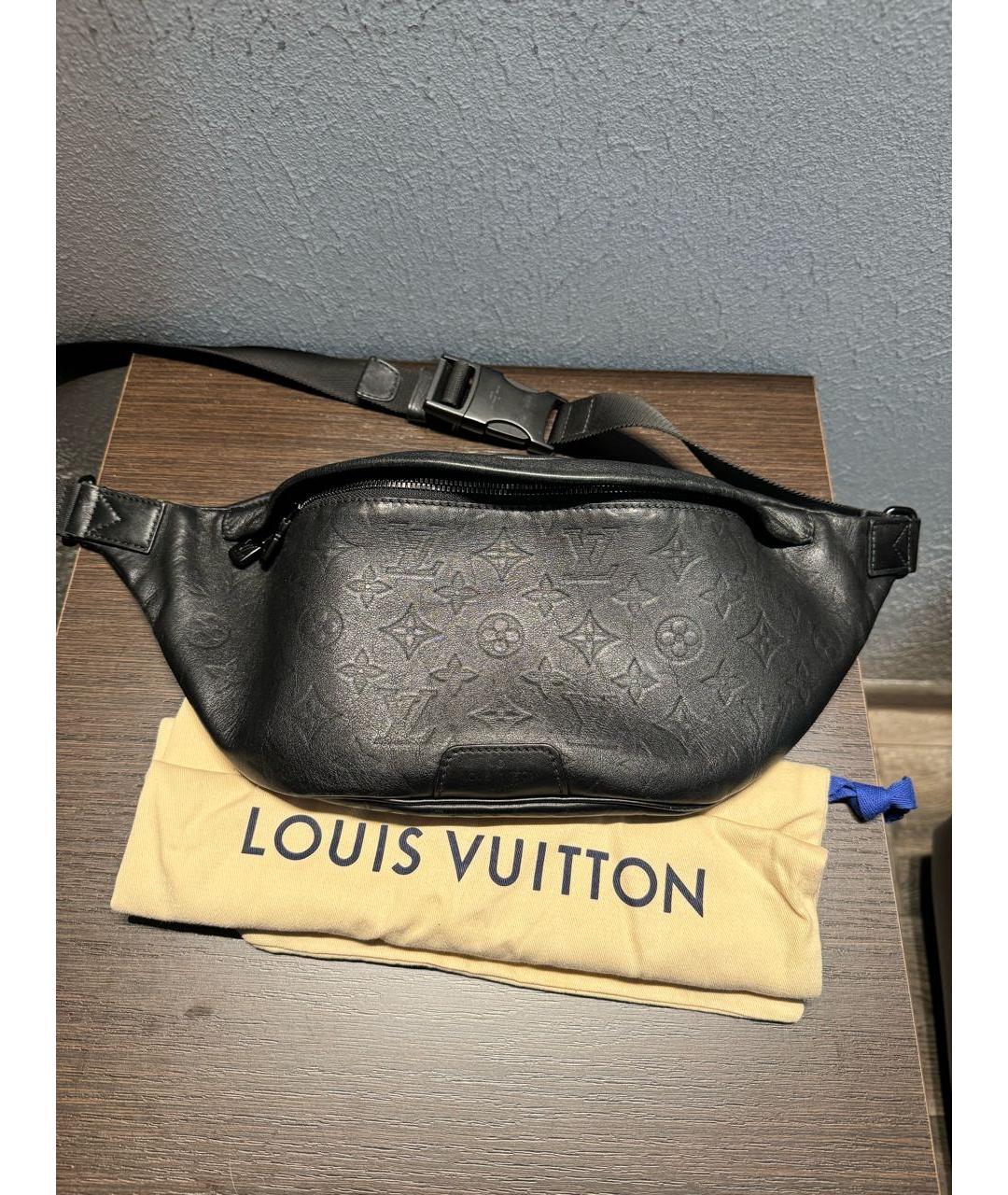 LOUIS VUITTON Черная кожаная поясная сумка, фото 8