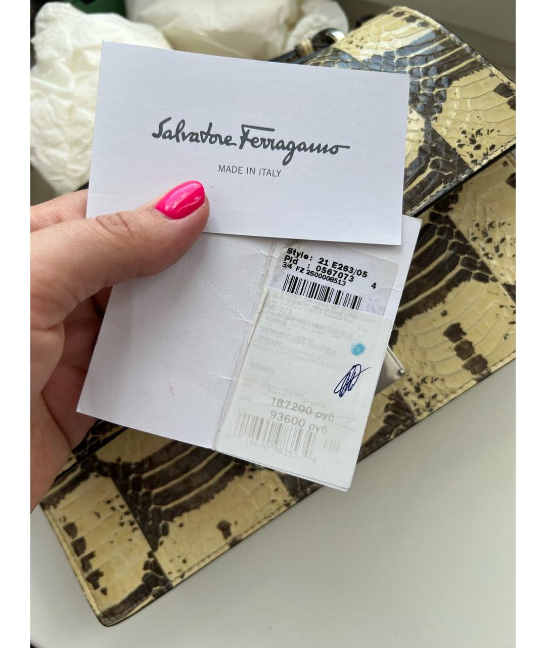 SALVATORE FERRAGAMO Золотая сумка через плечо из экзотической кожи, фото 5