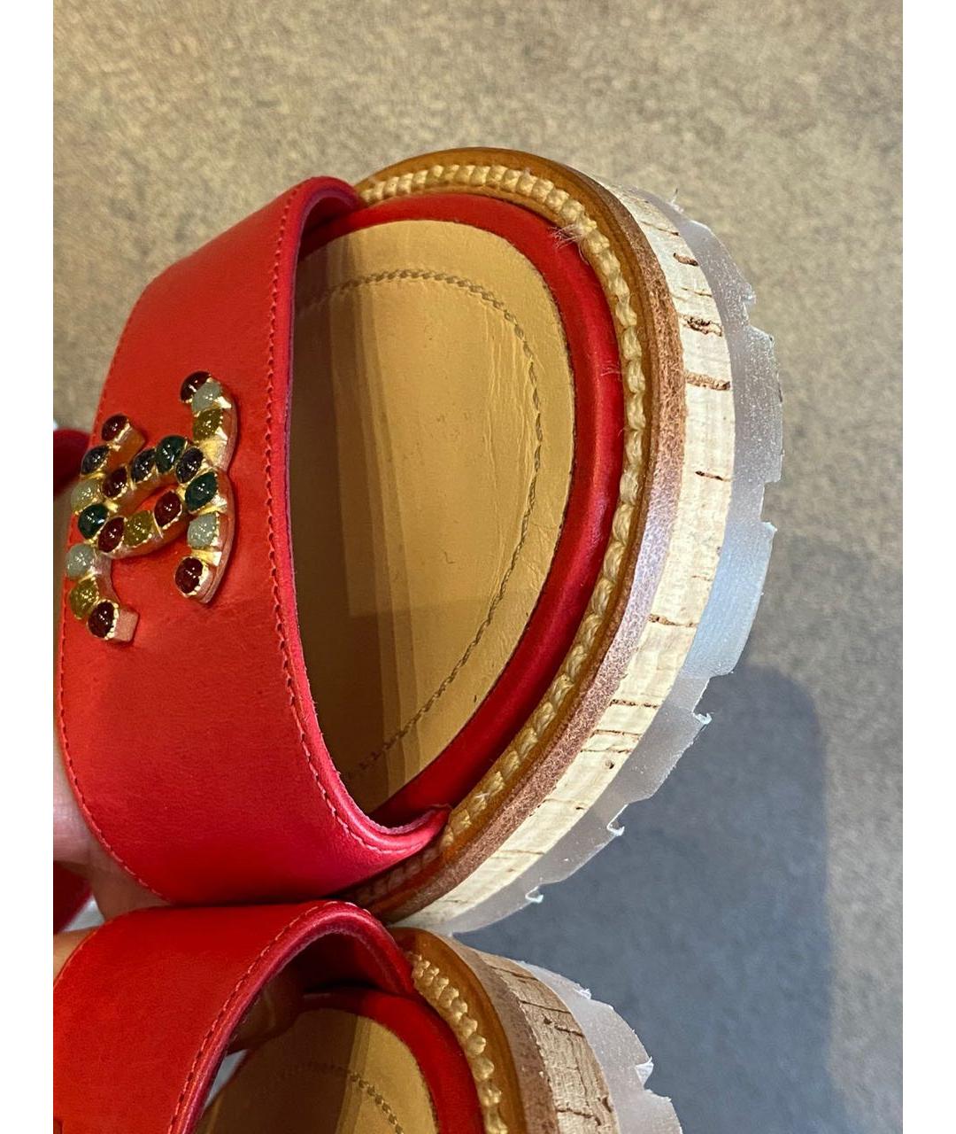 CHANEL Красные кожаные сандалии, фото 3