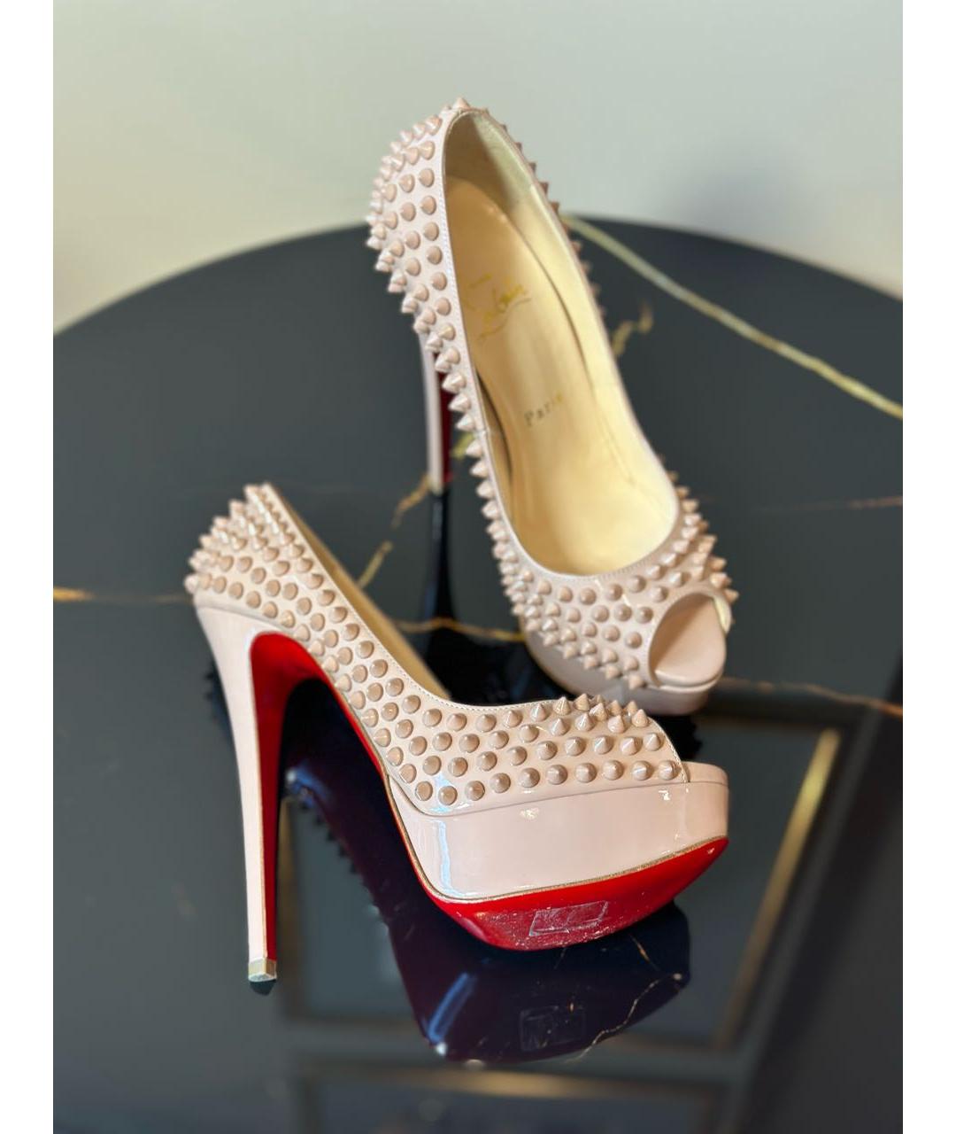 CHRISTIAN LOUBOUTIN Бежевые туфли из лакированной кожи, фото 7