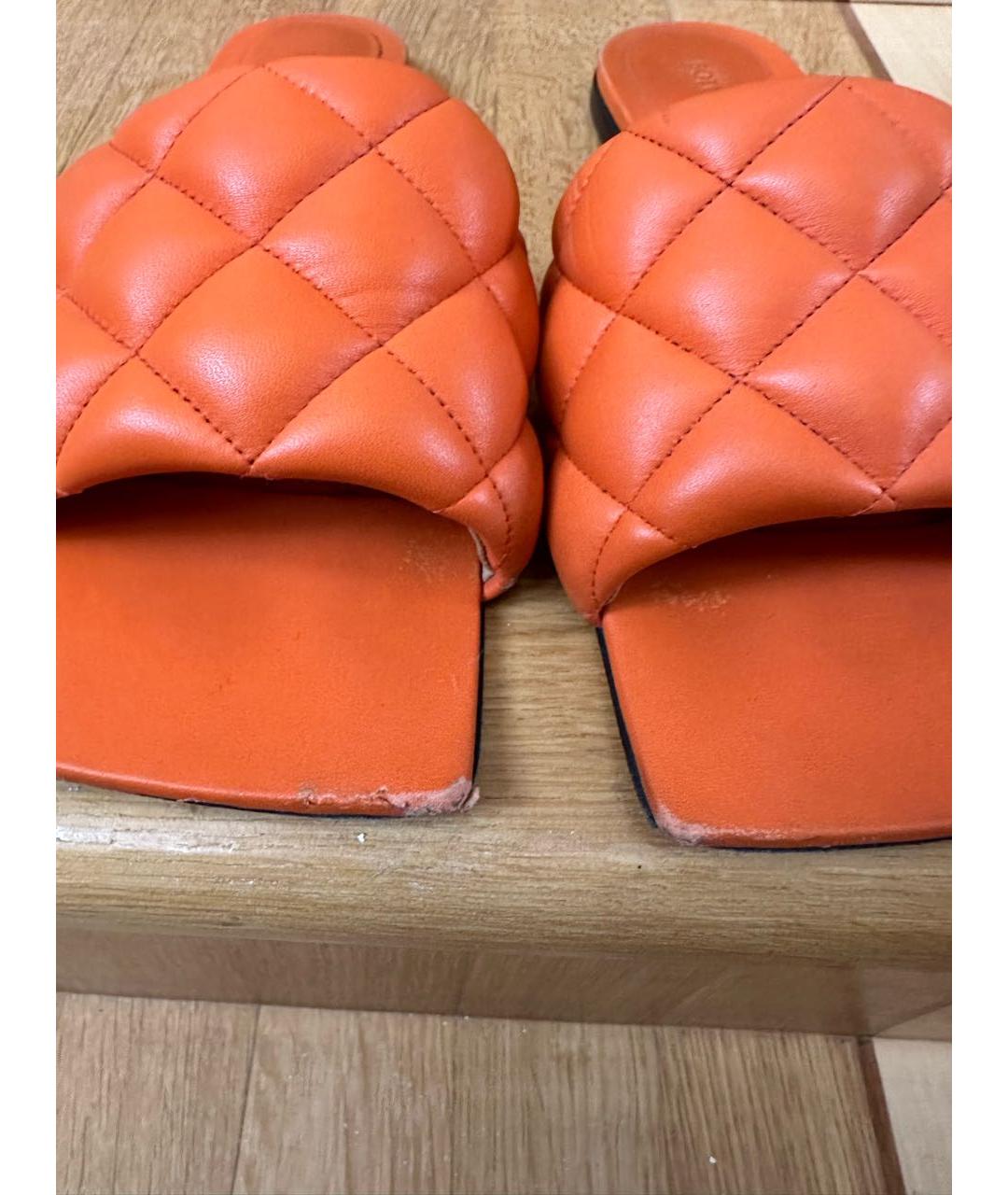 BOTTEGA VENETA Оранжевое кожаные шлепанцы, фото 4