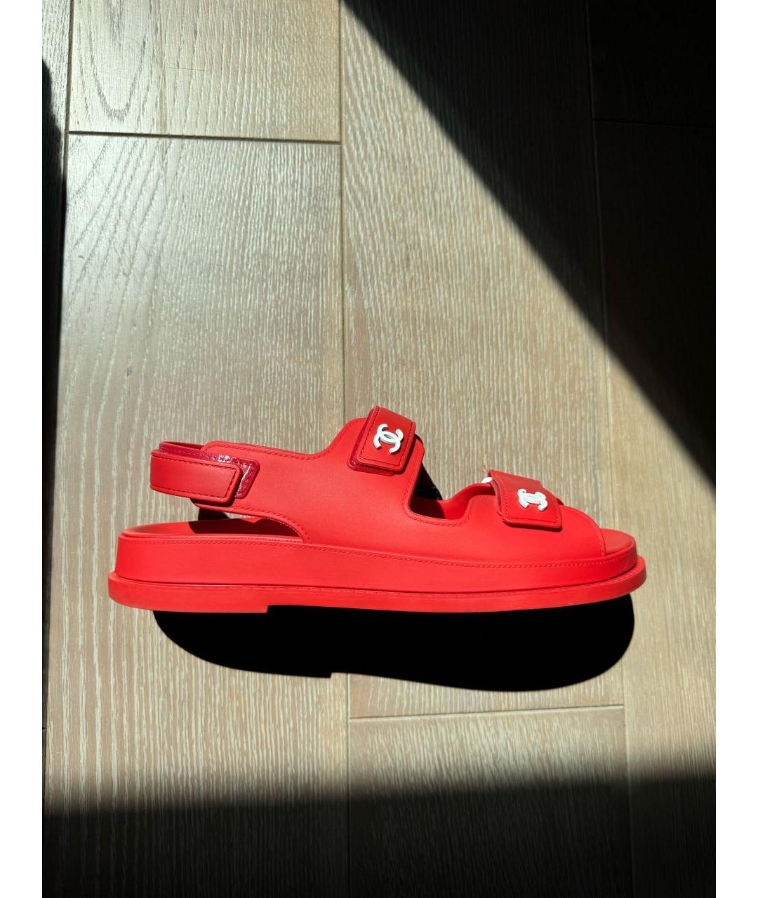 CHANEL Красные резиновые сандалии, фото 9