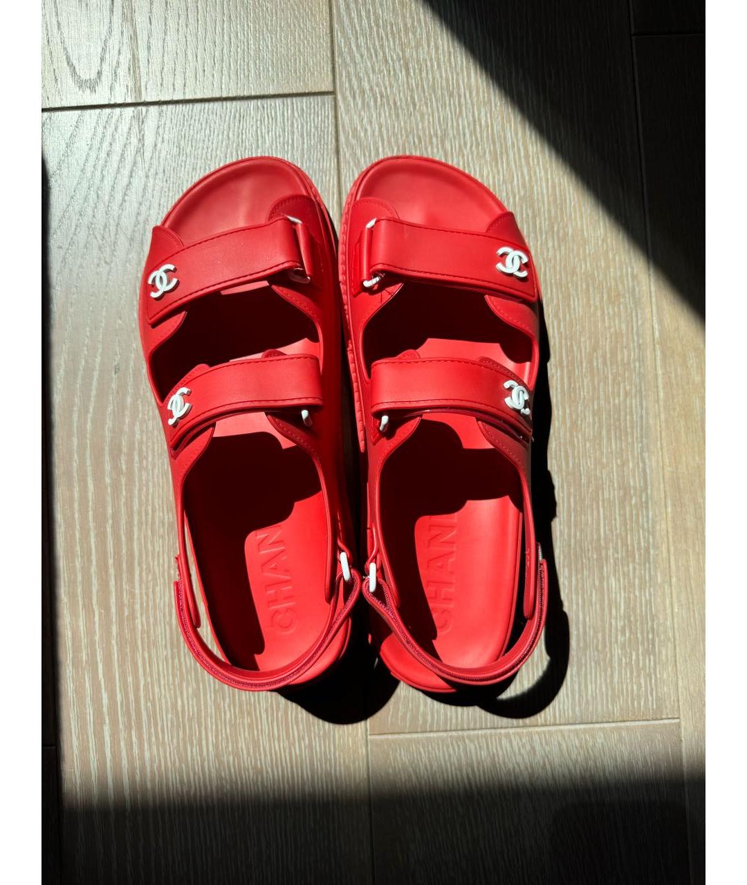 CHANEL Красные резиновые сандалии, фото 3