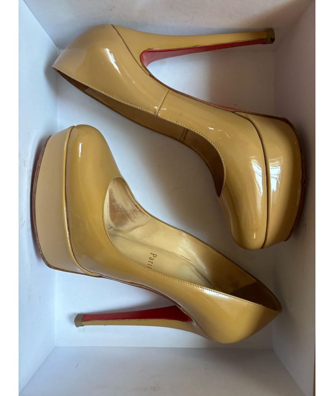 CHRISTIAN LOUBOUTIN Бежевые туфли из лакированной кожи, фото 4