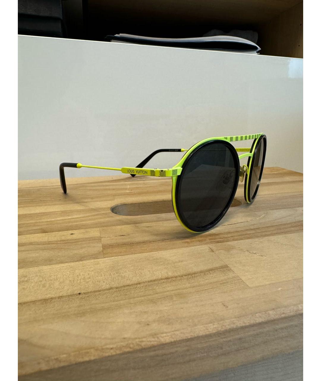 LOUIS VUITTON Желтые металлические солнцезащитные очки, фото 2