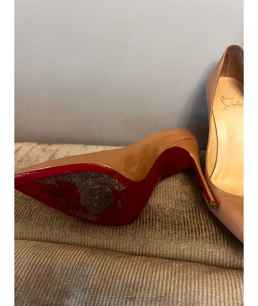 CHRISTIAN LOUBOUTIN Бежевые туфли из лакированной кожи, фото 6