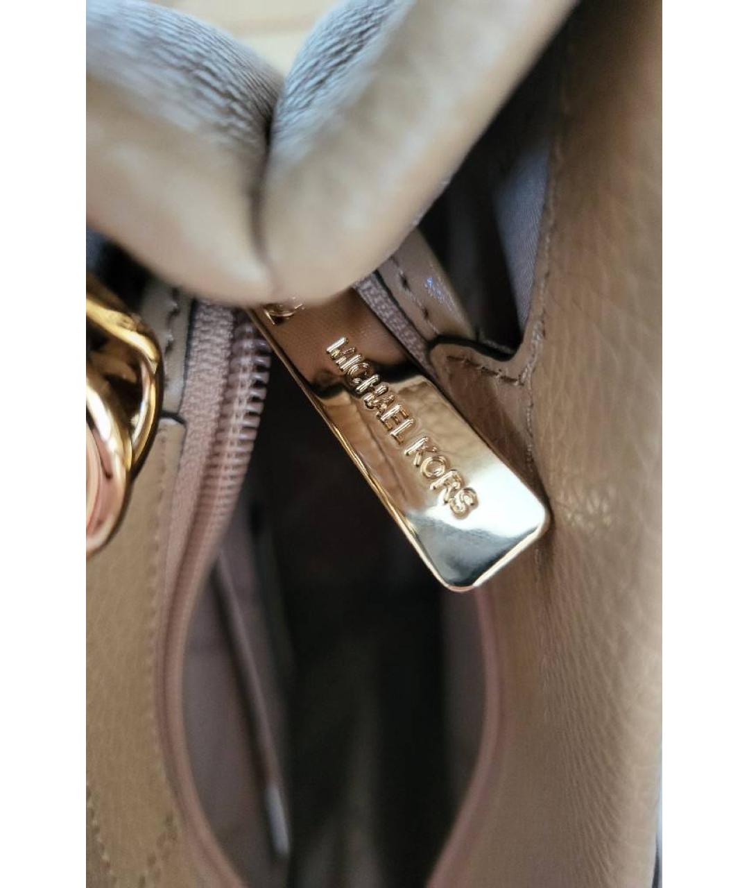 MICHAEL KORS Бежевая кожаная сумка с короткими ручками, фото 4