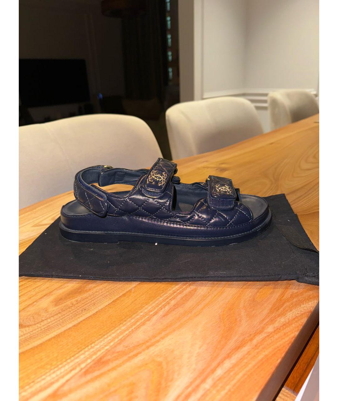 CHANEL Темно-синие кожаные сандалии, фото 8