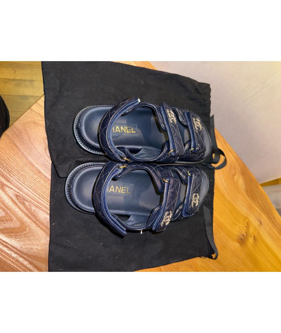 CHANEL Темно-синие кожаные сандалии, фото 3