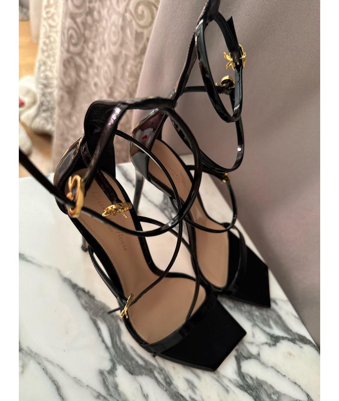 GIANVITO ROSSI Черные босоножки из лакированной кожи, фото 6