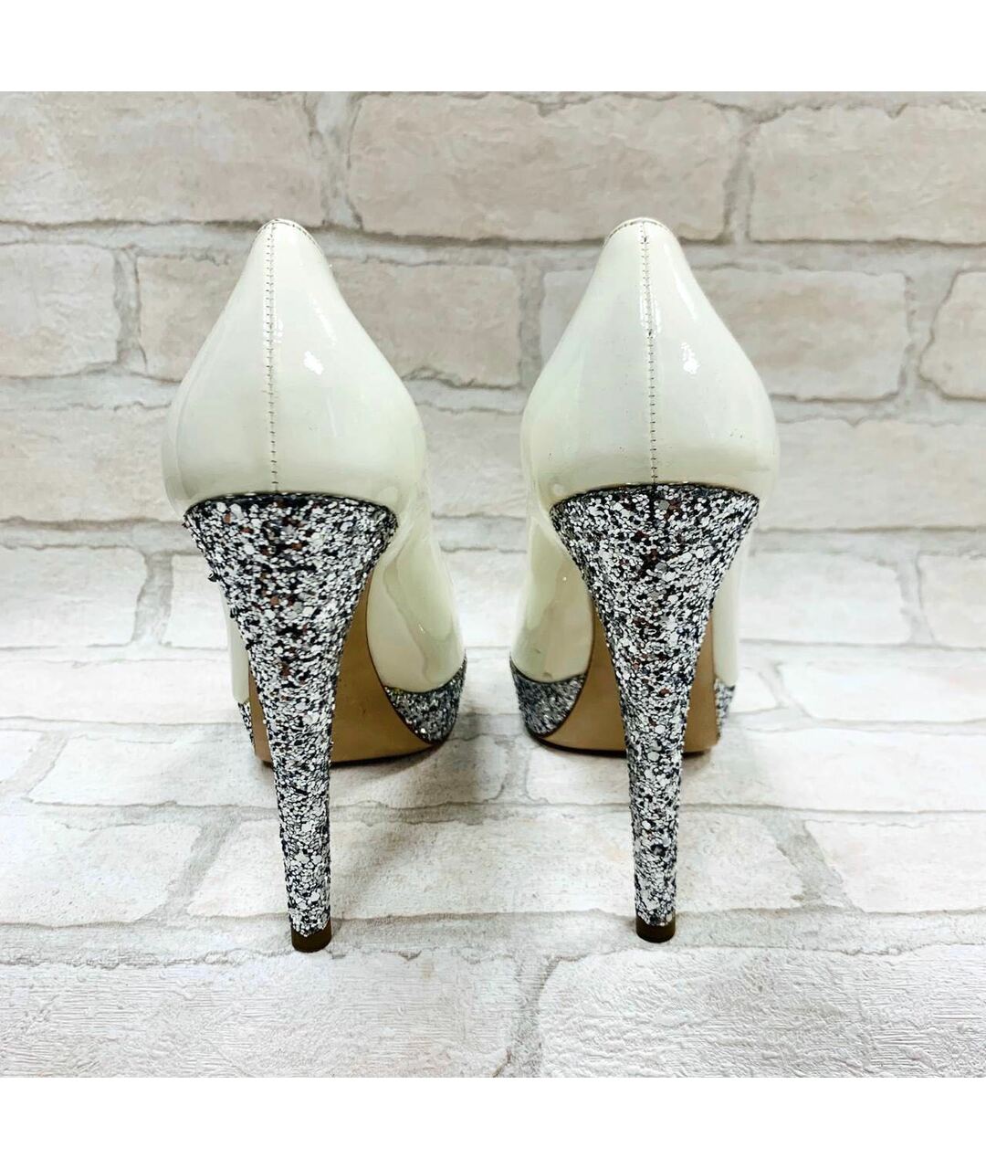 MIU MIU Белые свадебные туфли на высоком каблуке из лакированной кожи, фото 4