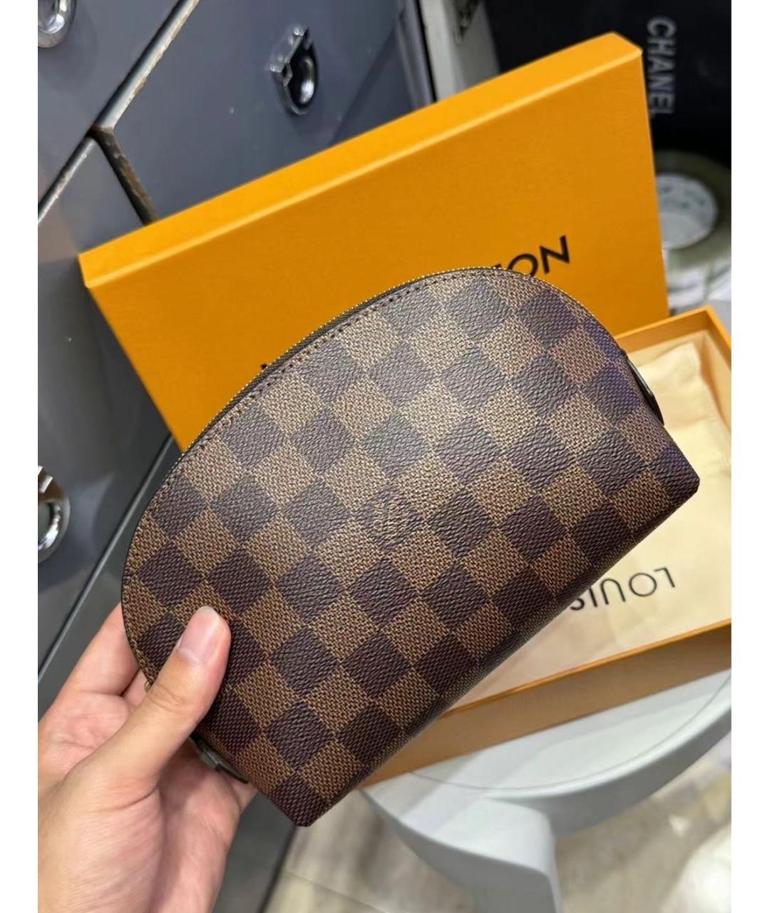 LOUIS VUITTON Коричневая косметичка, фото 4