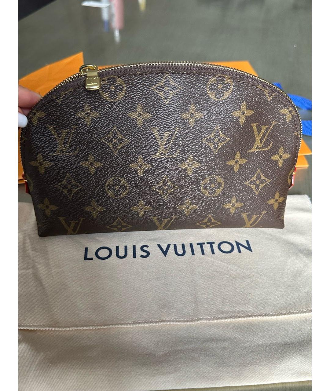 LOUIS VUITTON Коричневая косметичка, фото 6