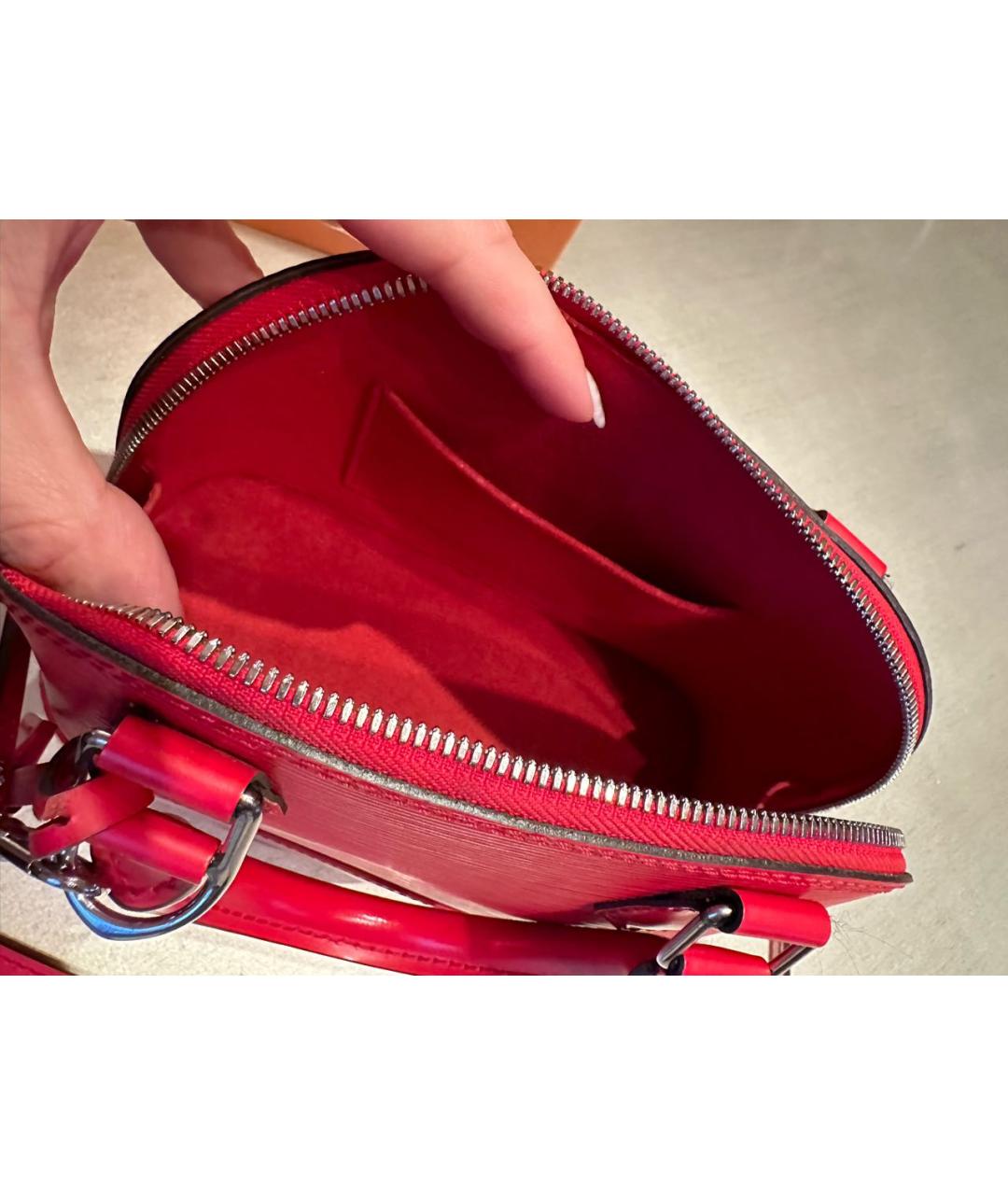 LOUIS VUITTON Красная кожаная сумка с короткими ручками, фото 4