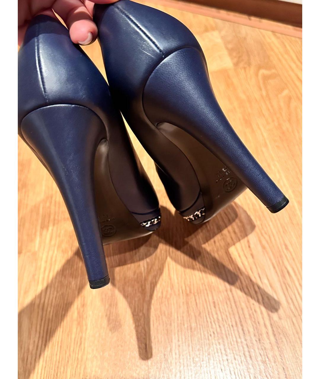CHANEL Темно-синие кожаные туфли, фото 4