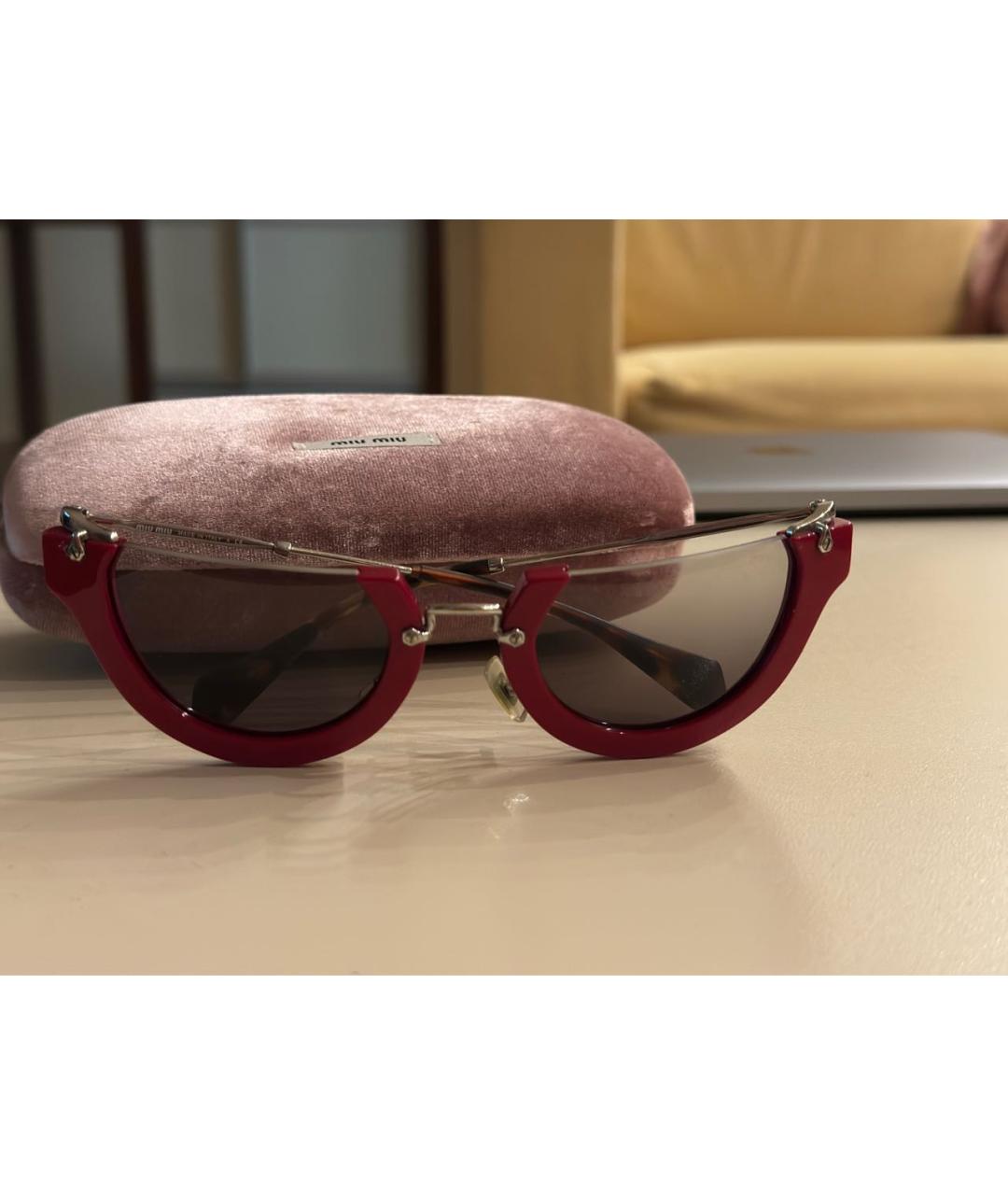 MIU MIU Красные пластиковые солнцезащитные очки, фото 7