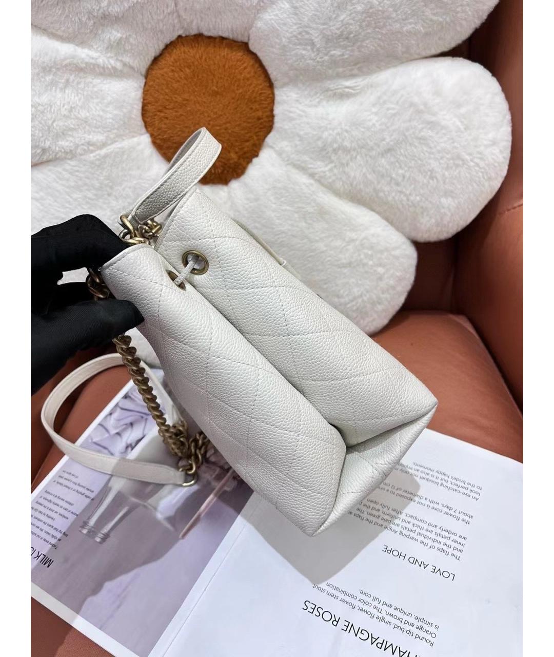 CHANEL Белая кожаная сумка с короткими ручками, фото 3
