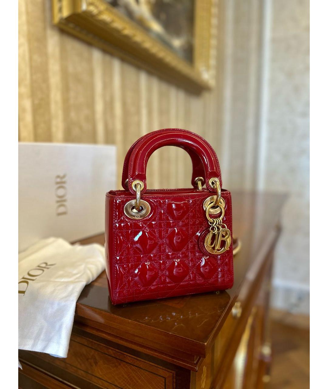 CHRISTIAN DIOR Красная сумка с короткими ручками из лакированной кожи, фото 3