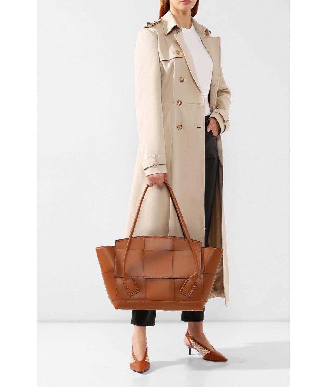 BOTTEGA VENETA Коричневая кожаная сумка с короткими ручками, фото 4