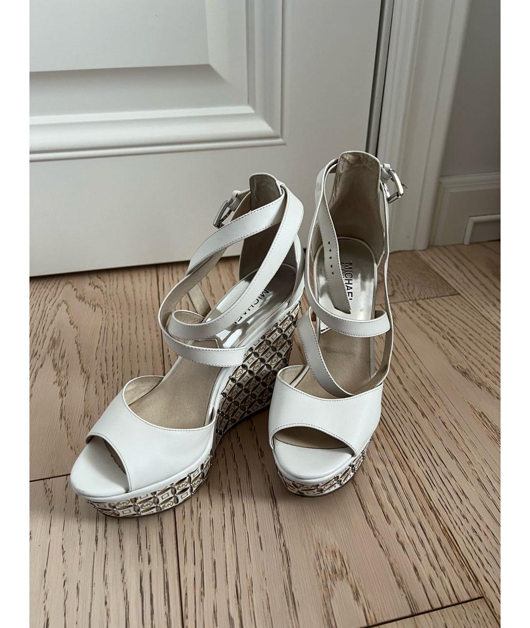 MICHAEL KORS Белые босоножки из искусственной кожи, фото 3