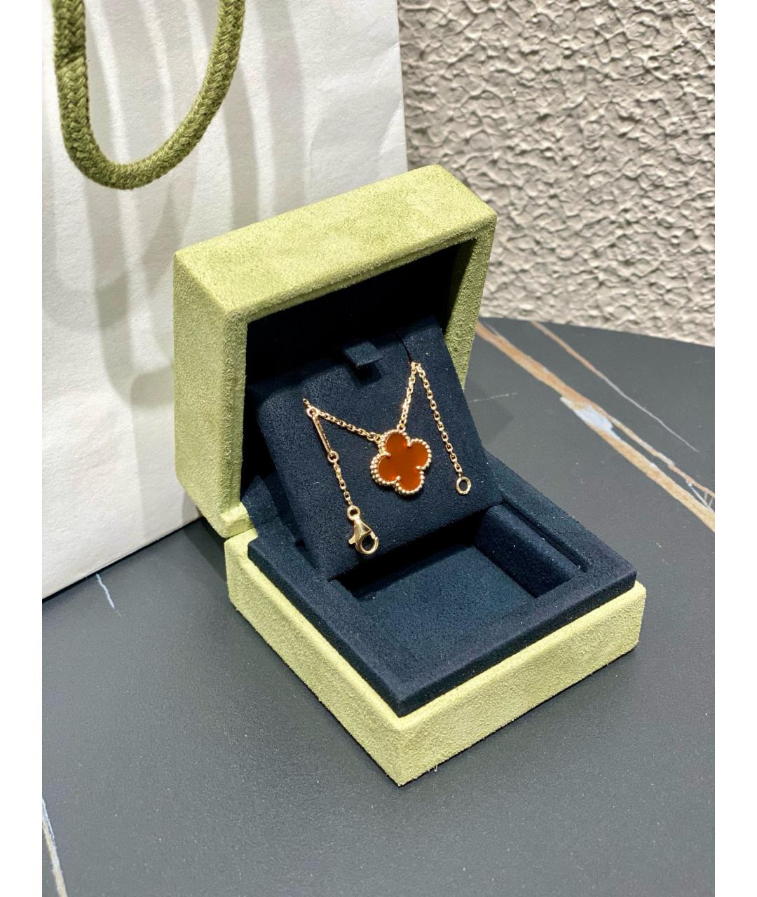 VAN CLEEF & ARPELS Красная подвеска из желтого золота, фото 2