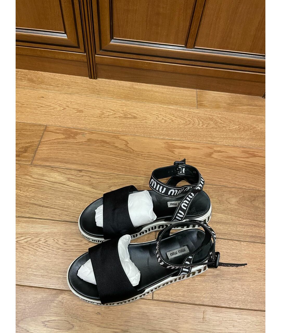 MIU MIU Черные кожаные сандалии, фото 3