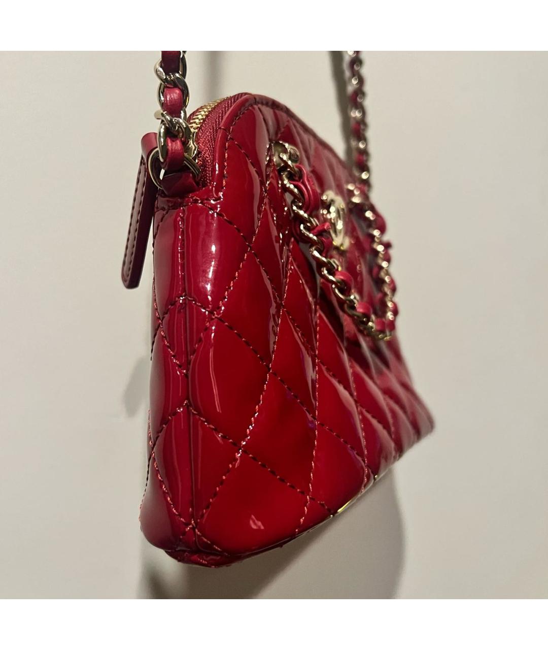 CHANEL Красная сумка через плечо из лакированной кожи, фото 2