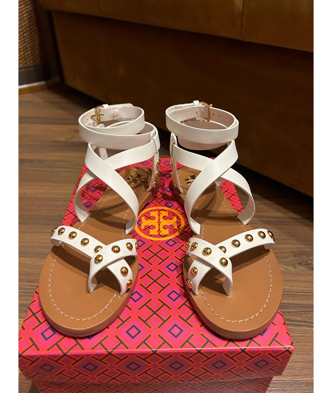 TORY BURCH Белые кожаные сандалии, фото 3