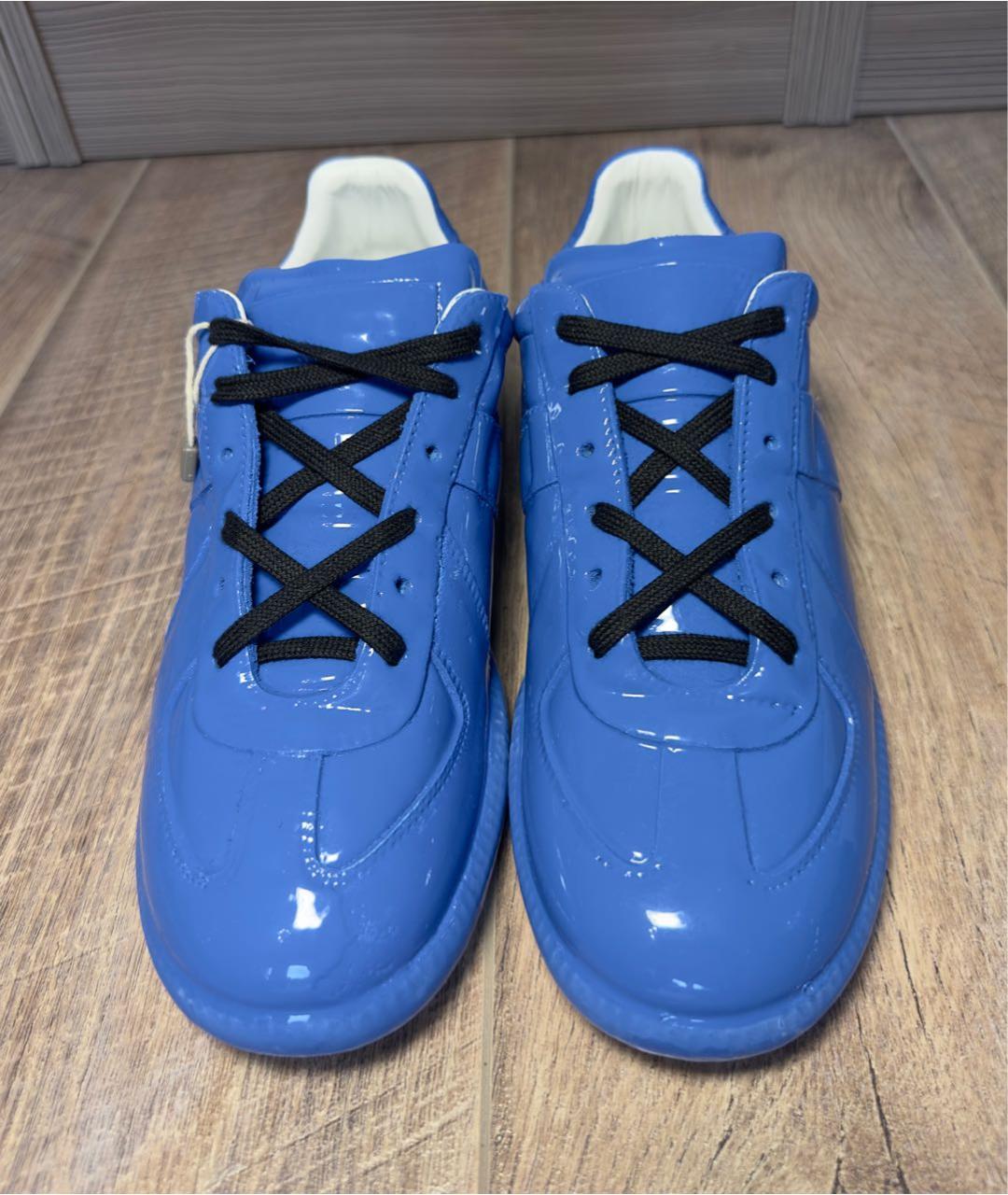 MAISON MARGIELA Синие кеды из лакированной кожи, фото 2