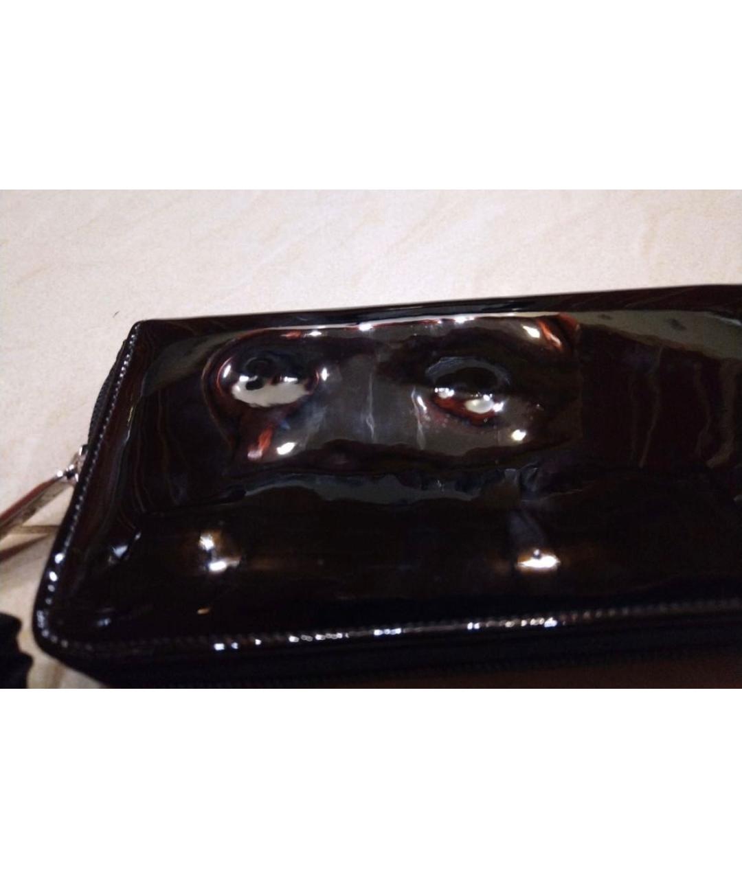 CHANEL Черный кошелек из лакированной кожи, фото 5