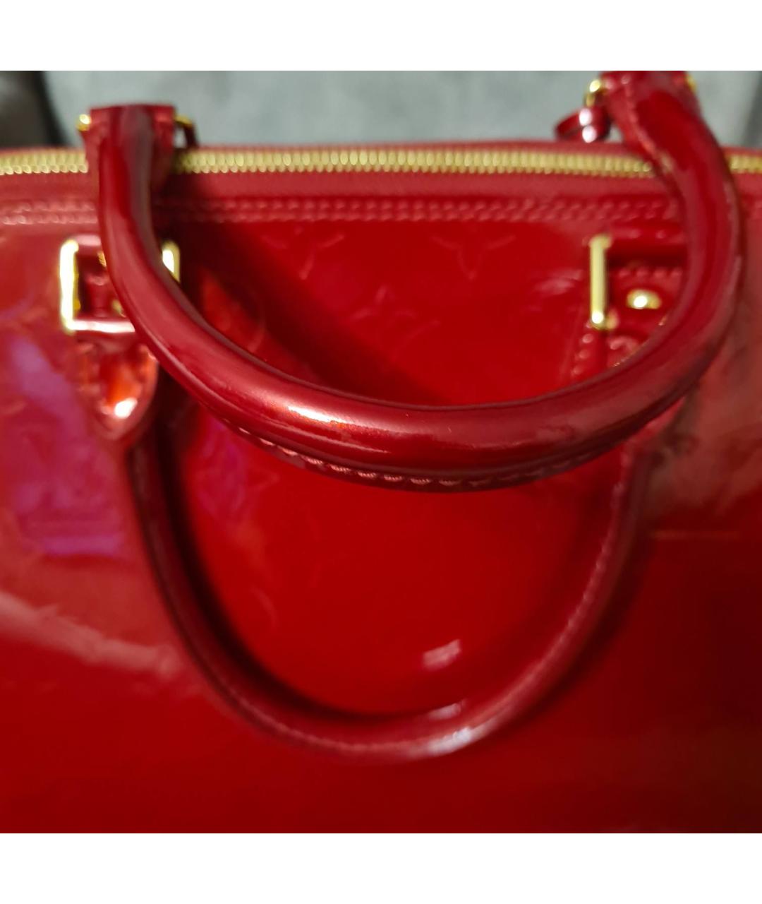 LOUIS VUITTON Красная сумка с короткими ручками из лакированной кожи, фото 6