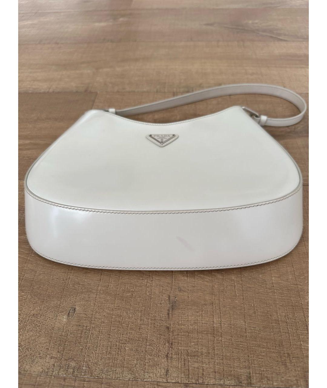 PRADA Белая сумка с короткими ручками из лакированной кожи, фото 4