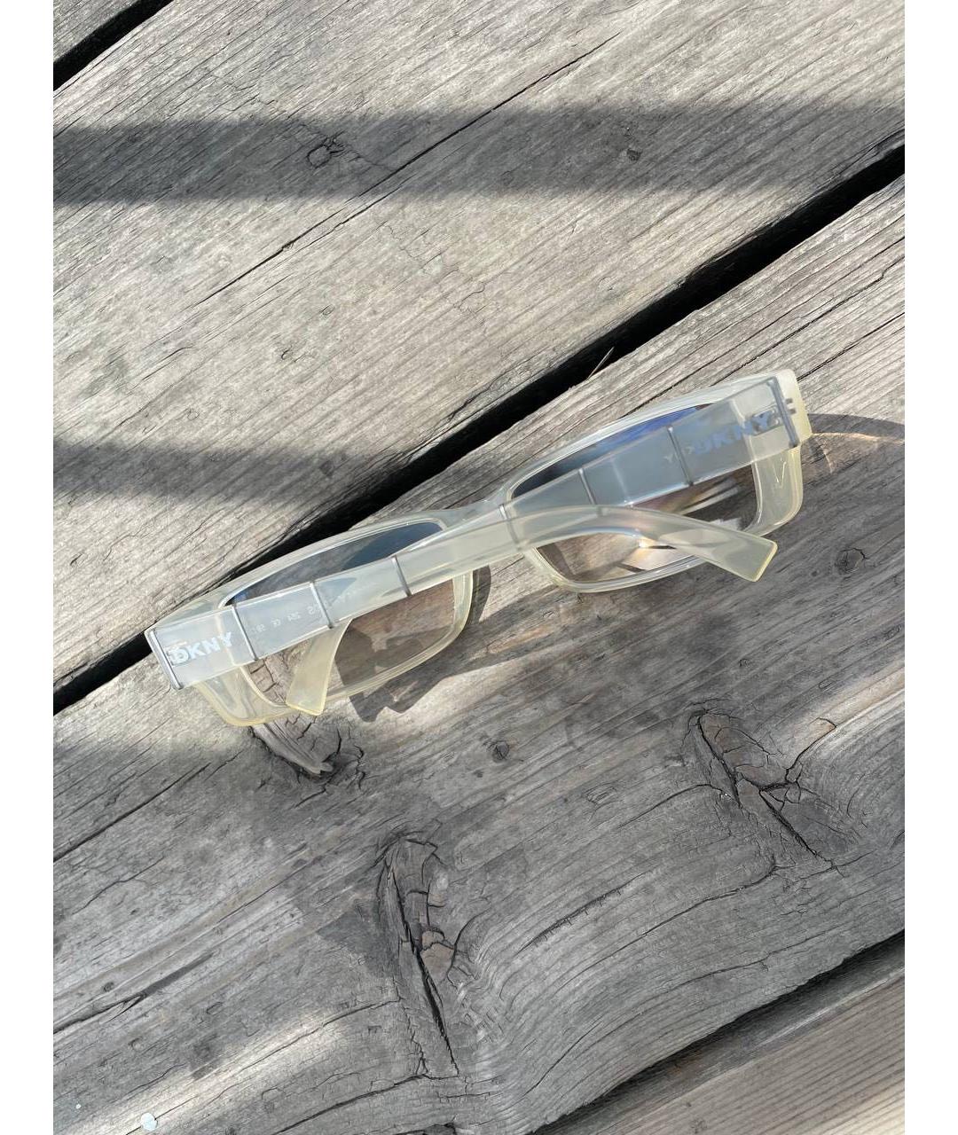 DKNY Бежевые пластиковые солнцезащитные очки, фото 5