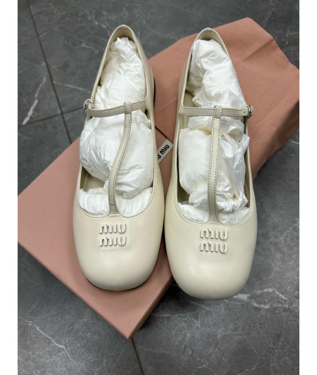 MIU MIU Белые кожаные балетки, фото 3