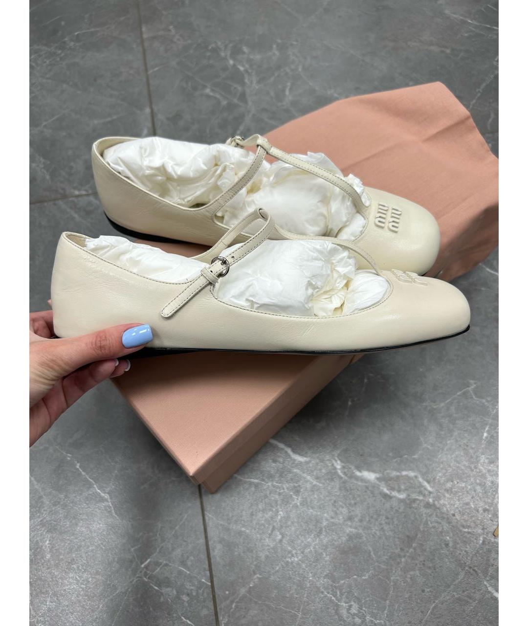 MIU MIU Белые кожаные балетки, фото 4