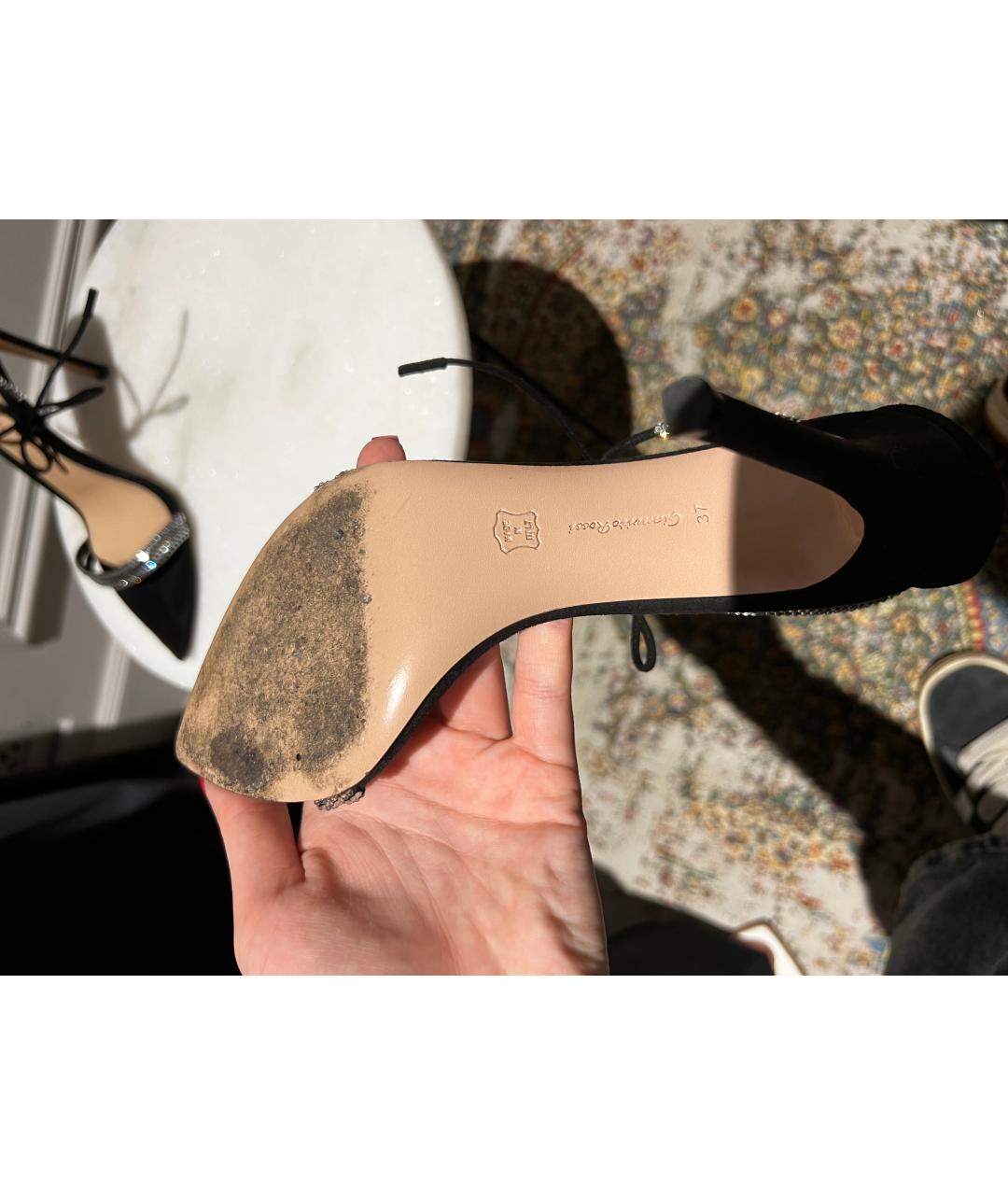 GIANVITO ROSSI Черные бархатные босоножки, фото 4