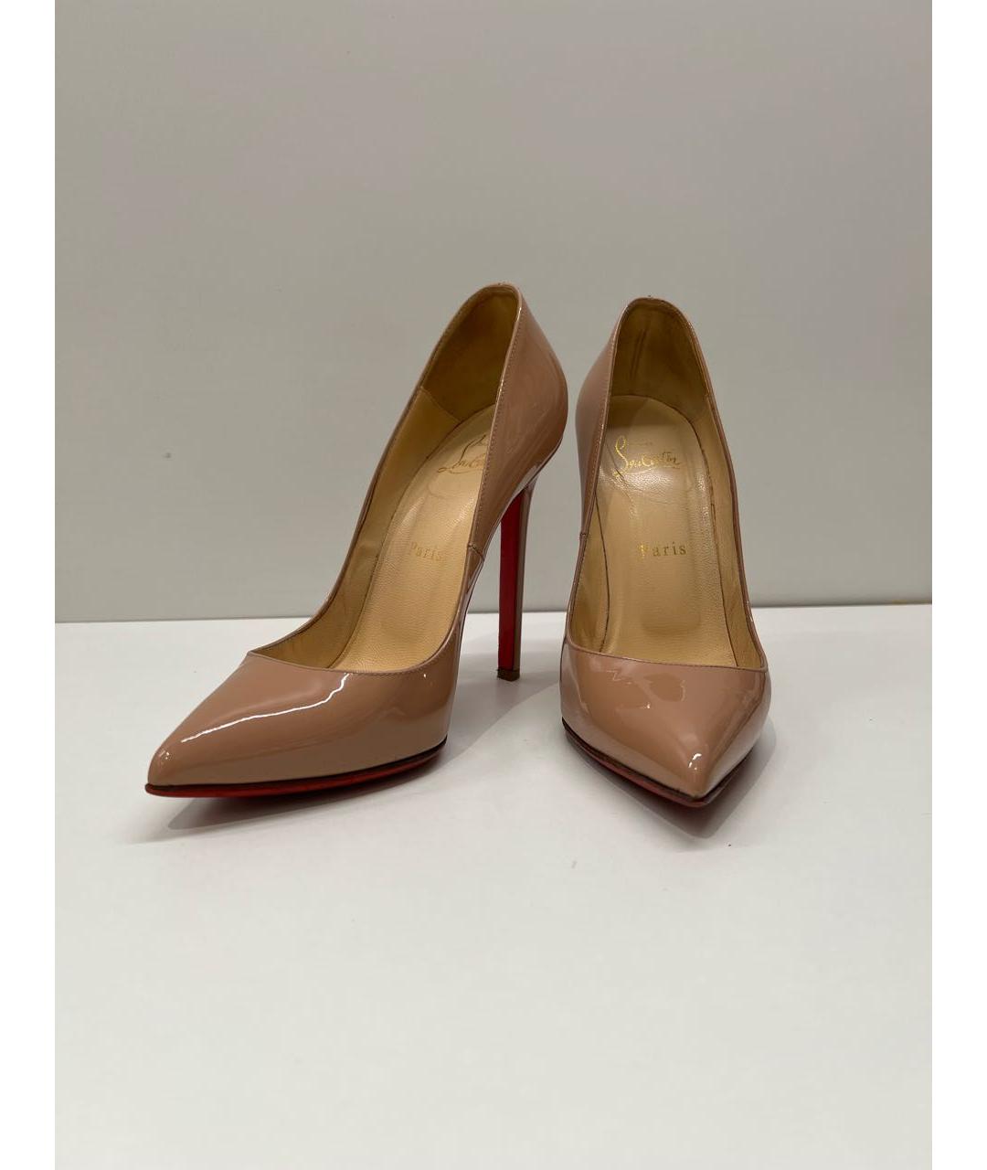 CHRISTIAN LOUBOUTIN Бежевые туфли из лакированной кожи, фото 2