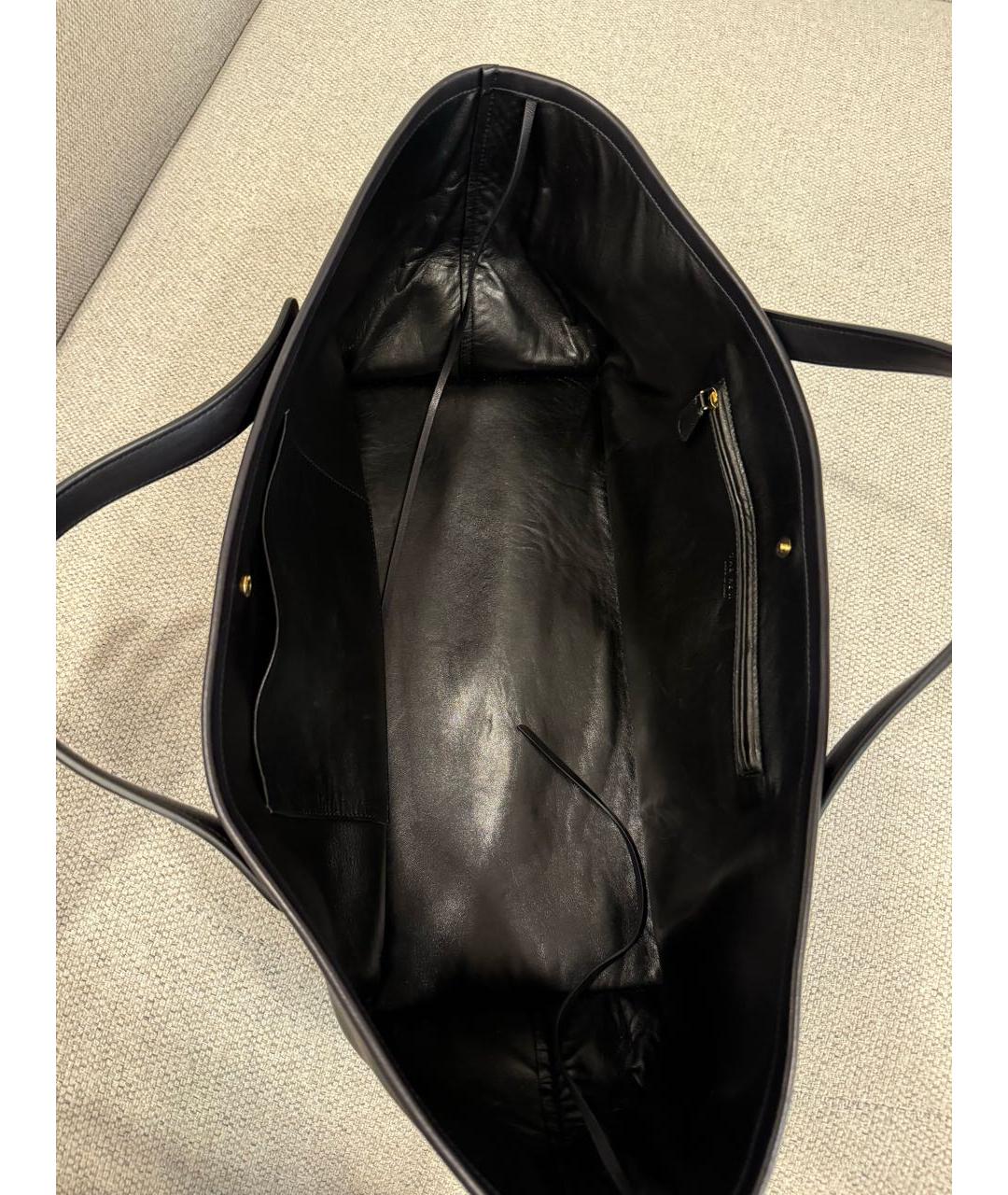 THE ROW Черная кожаная сумка с короткими ручками, фото 4