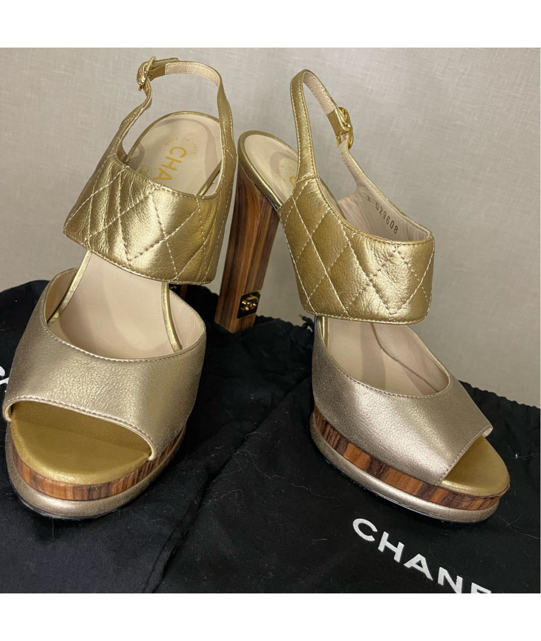 CHANEL Золотые кожаные босоножки, фото 3