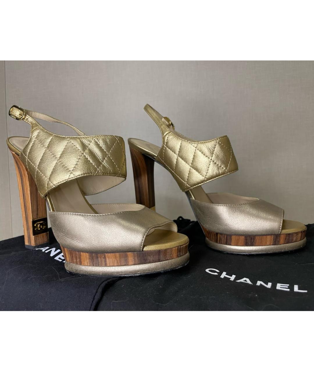 CHANEL Золотые кожаные босоножки, фото 7