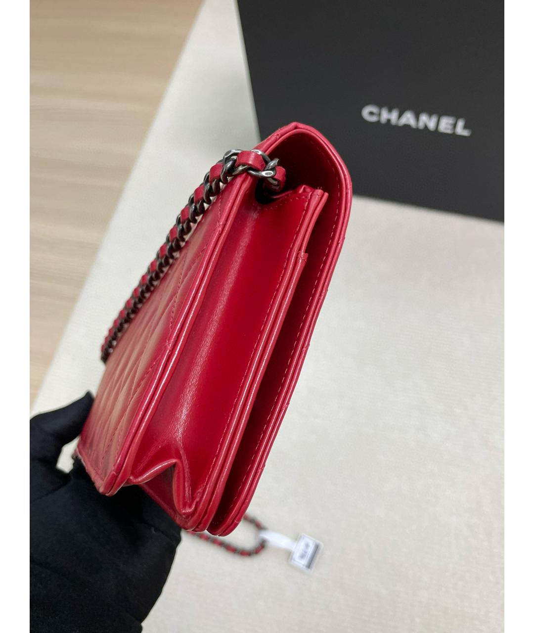 CHANEL Красная кожаная сумка через плечо, фото 4