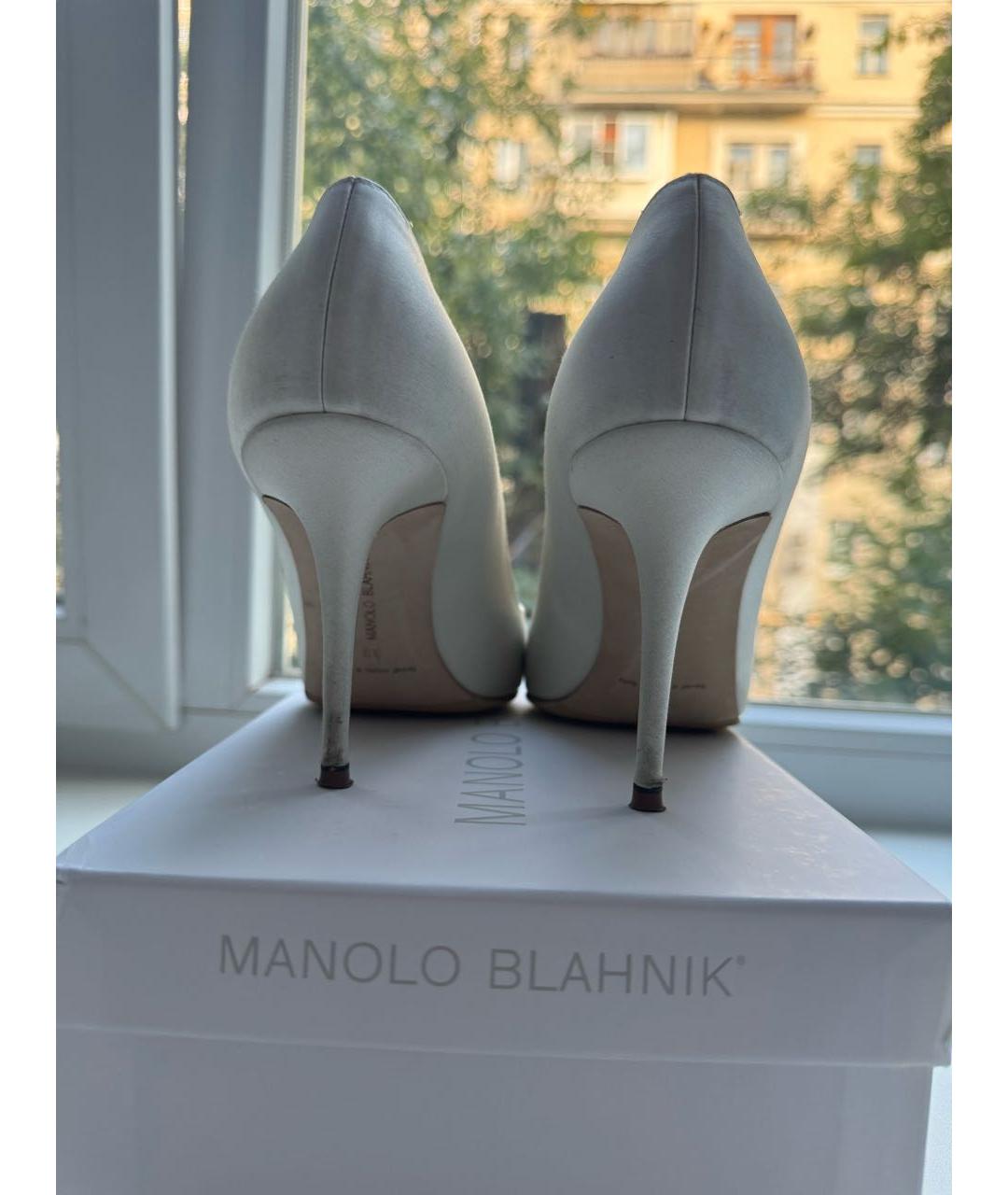 MANOLO BLAHNIK Белые туфли из экзотической кожи, фото 4