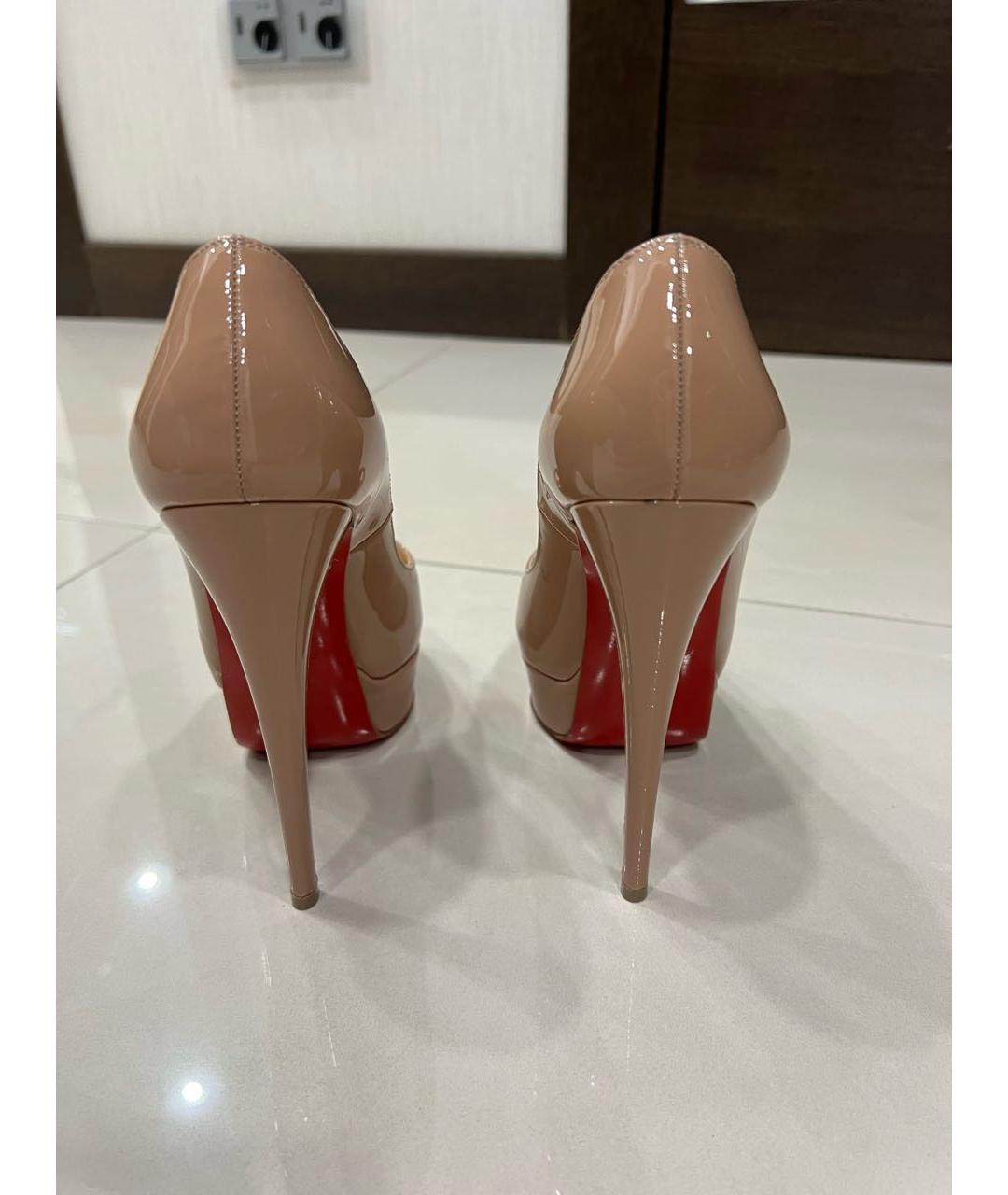 CHRISTIAN LOUBOUTIN Бежевые туфли из лакированной кожи, фото 4