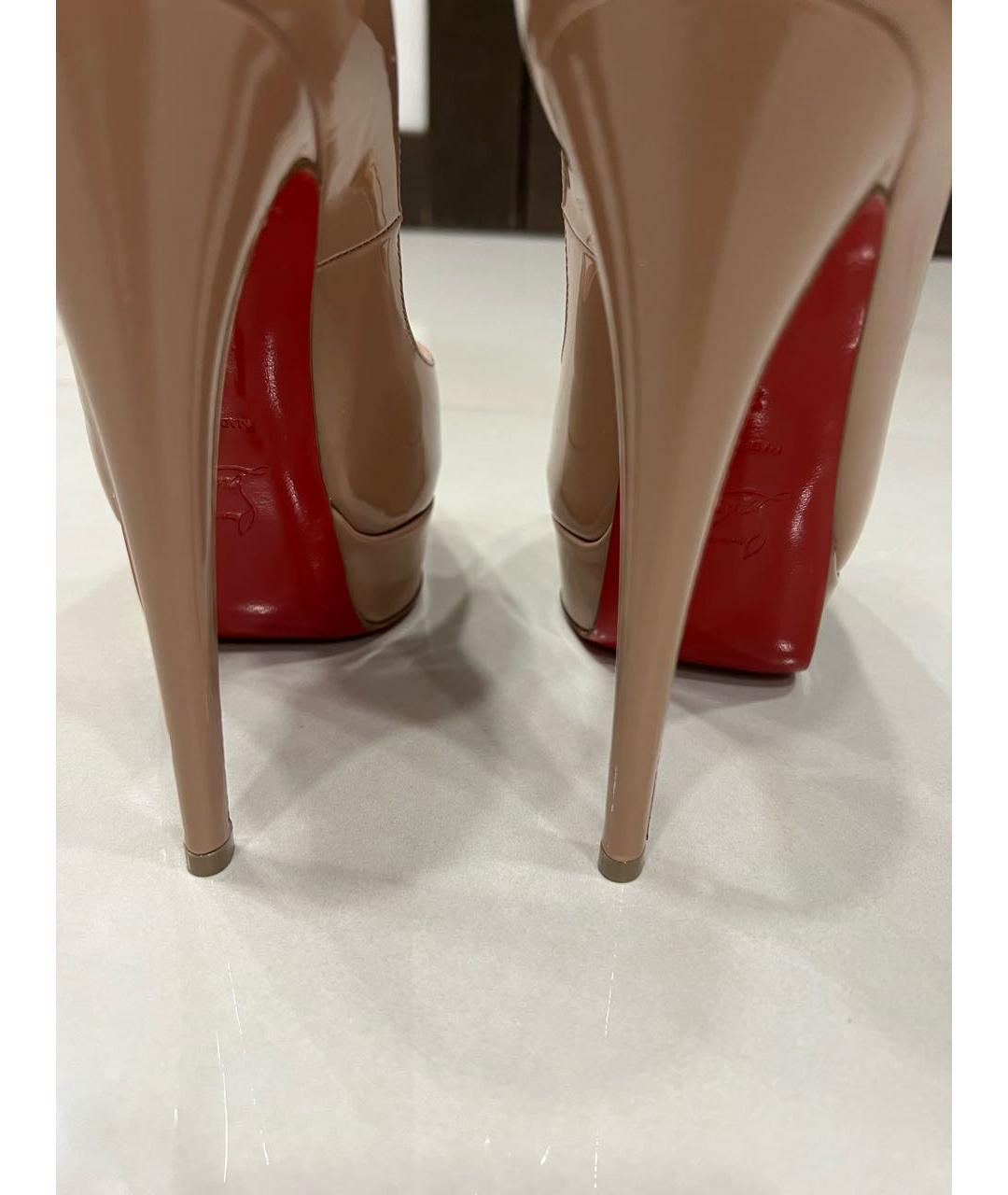 CHRISTIAN LOUBOUTIN Бежевые туфли из лакированной кожи, фото 7