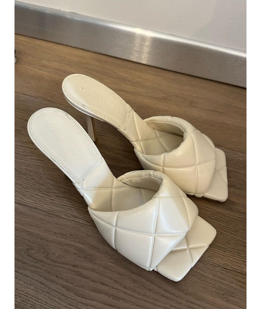 BOTTEGA VENETA Белые кожаные мюли, фото 4